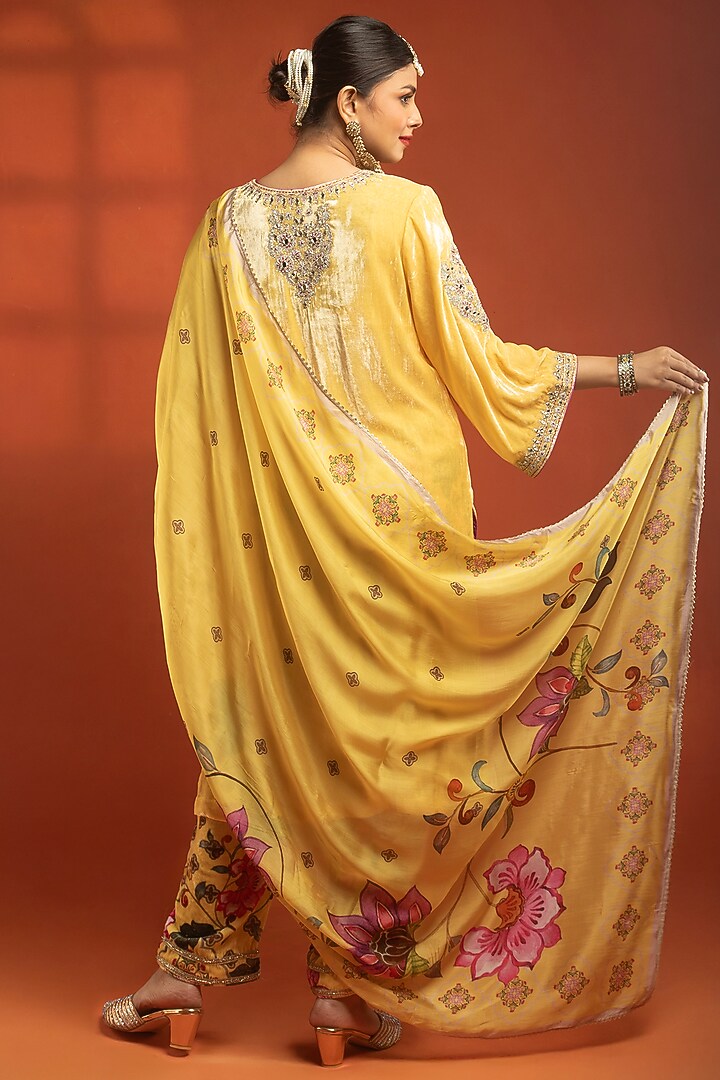 Yellow Silk Velvet Printed Kurta Set by Tanu Malhotra at Pernia's Pop Up Shop