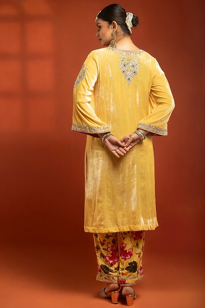 Yellow Silk Velvet Printed Kurta Set by Tanu Malhotra at Pernia's Pop Up Shop