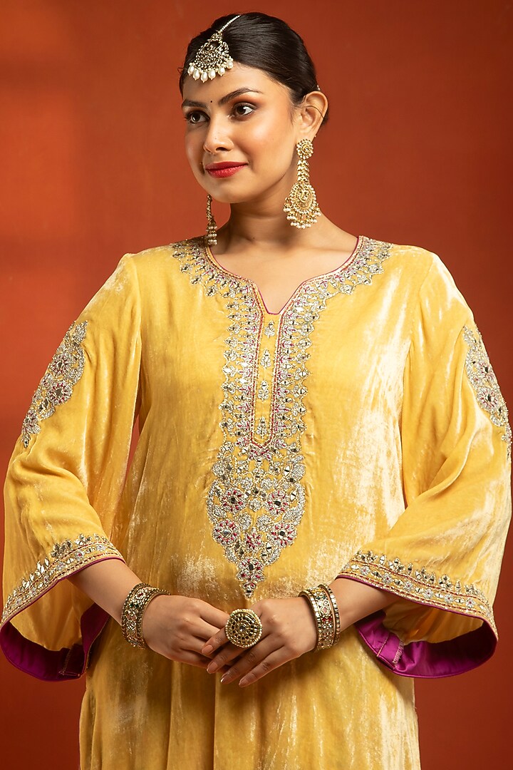 Yellow Silk Velvet Printed Kurta Set by Tanu Malhotra at Pernia's Pop Up Shop