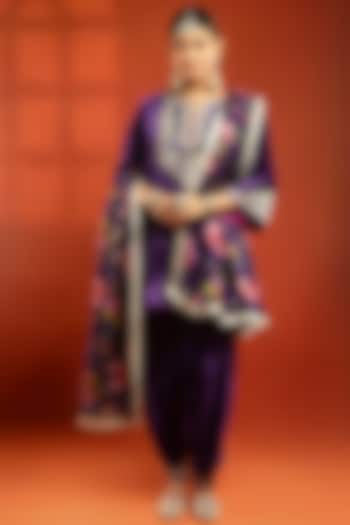 Purple Silk Velvet Printed Kurta Set by Tanu Malhotra at Pernia's Pop Up Shop