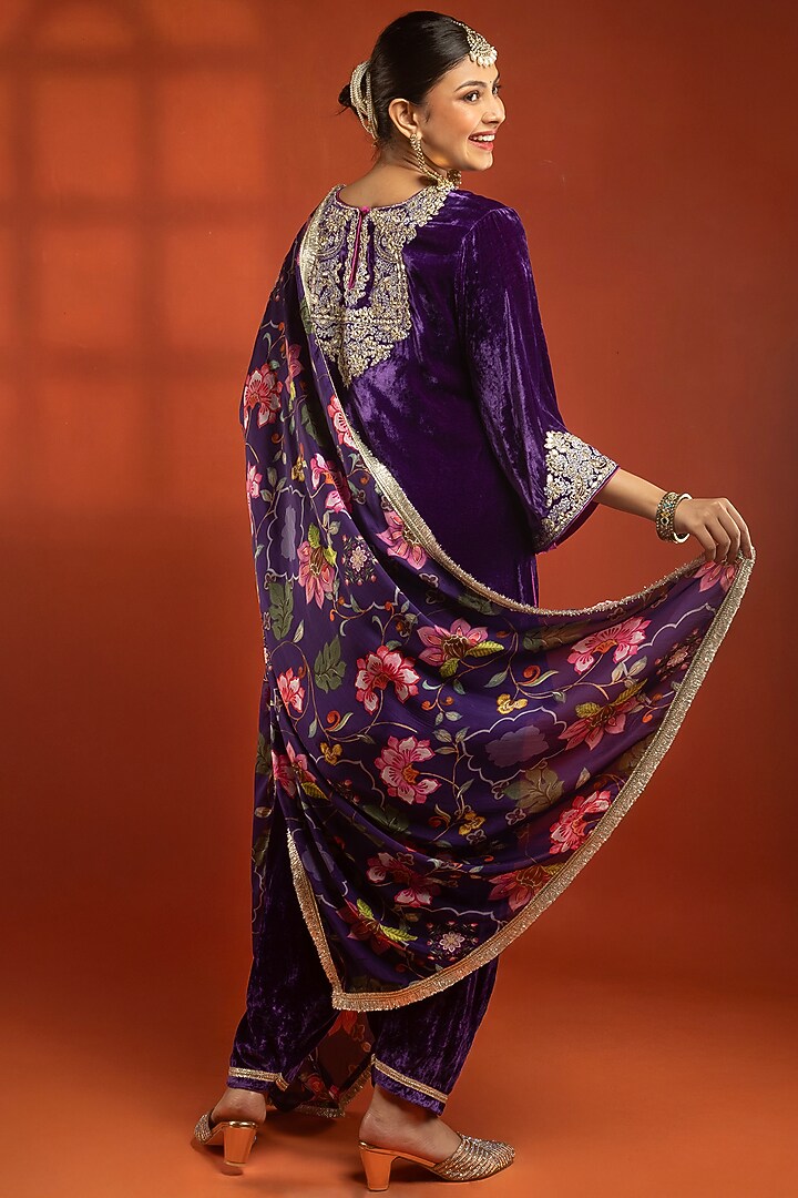 Purple Silk Velvet Printed Kurta Set by Tanu Malhotra at Pernia's Pop Up Shop