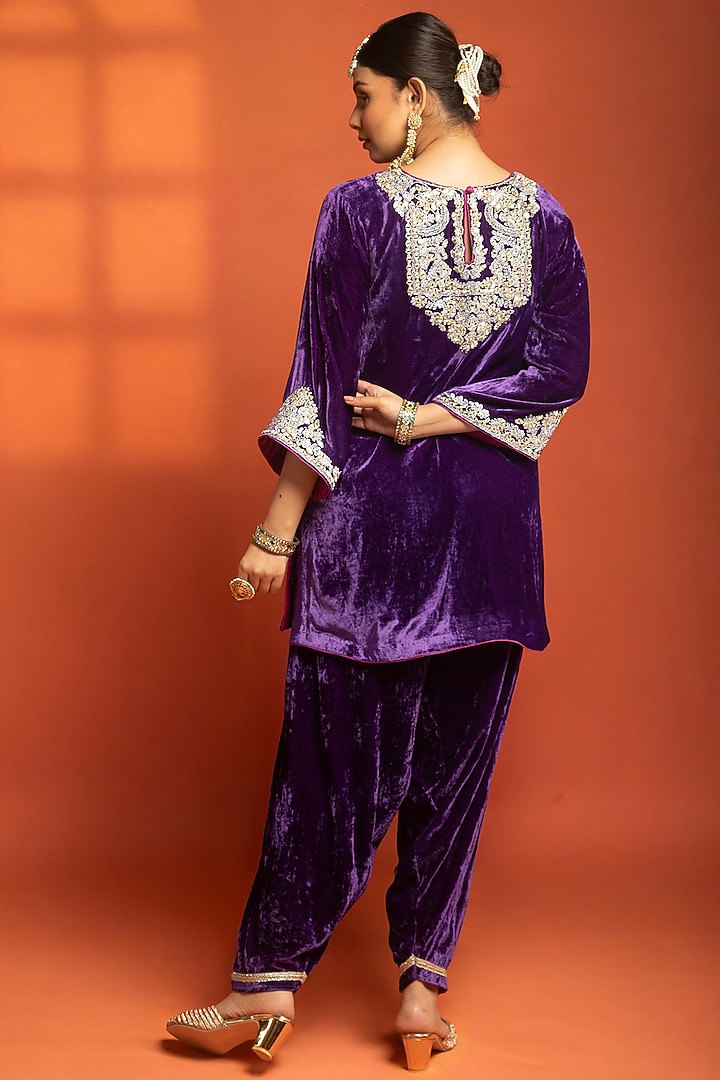 Purple Silk Velvet Printed Kurta Set by Tanu Malhotra at Pernia's Pop Up Shop