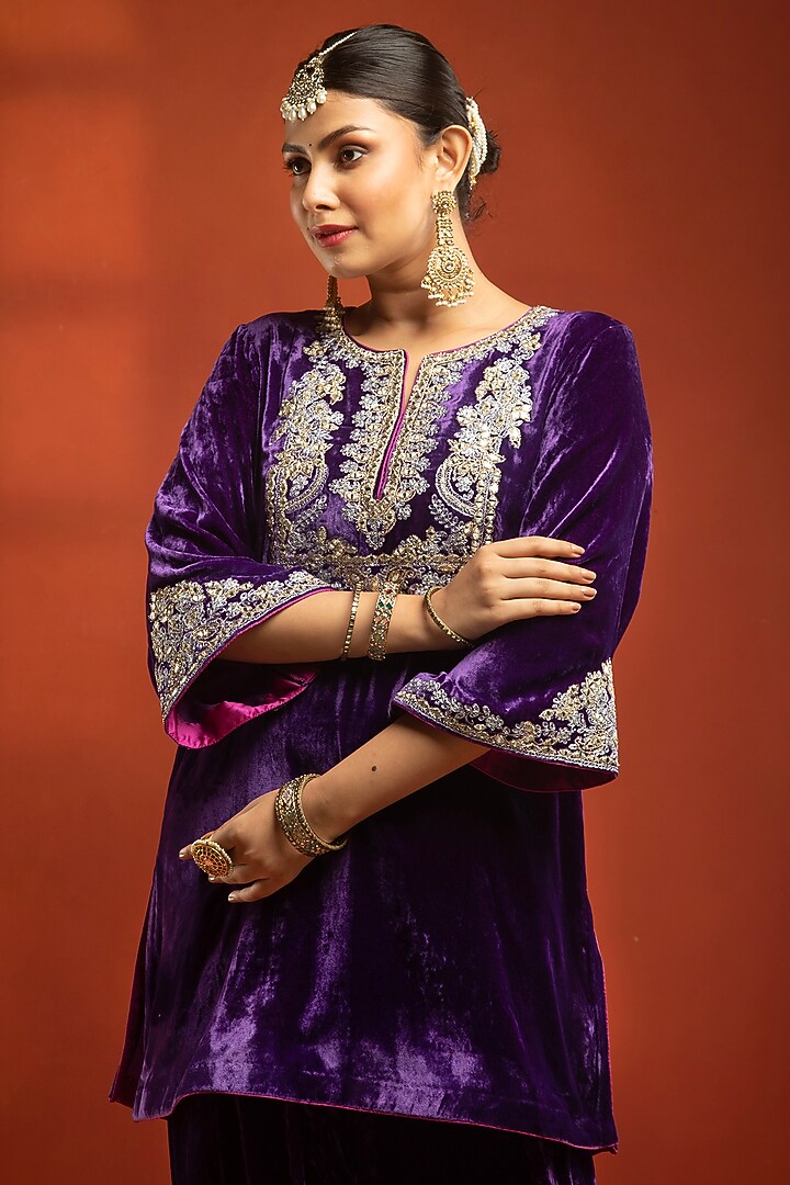 Purple Silk Velvet Printed Kurta Set by Tanu Malhotra at Pernia's Pop Up Shop