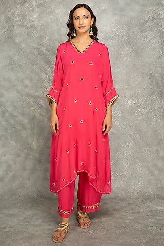 Fuchsia Crepe Mirror Work High-Low Kaftan Set by Tanu Malhotra