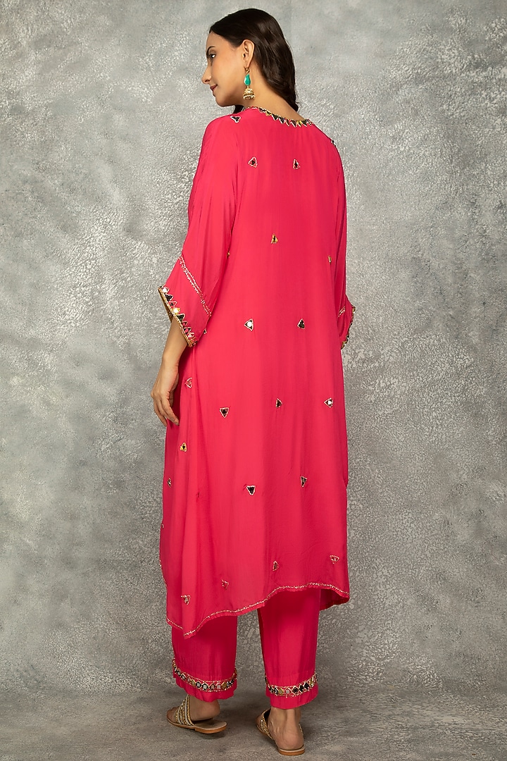 Fuchsia Crepe Mirror Work High-Low Kaftan Set by Tanu Malhotra at Pernia's Pop Up Shop