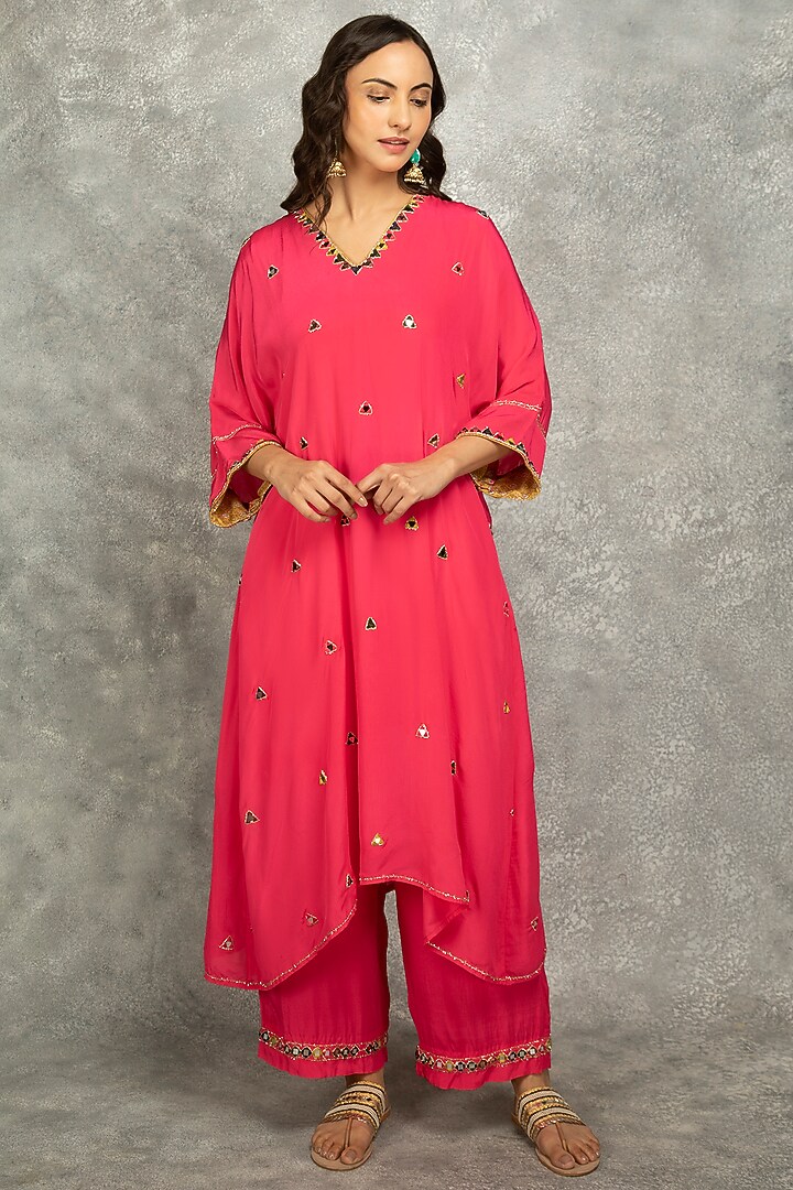 Fuchsia Crepe Mirror Work High-Low Kaftan Set by Tanu Malhotra at Pernia's Pop Up Shop