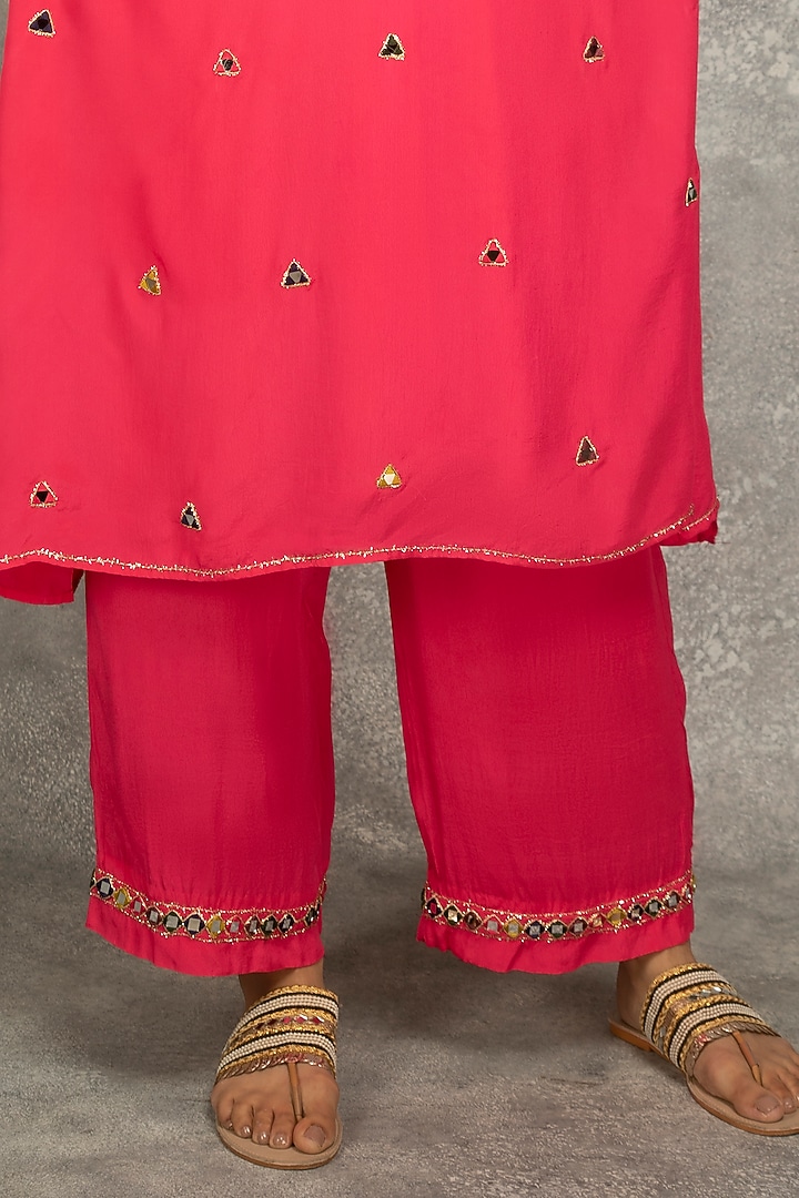 Fuchsia Crepe Mirror Work High-Low Kaftan Set by Tanu Malhotra at Pernia's Pop Up Shop