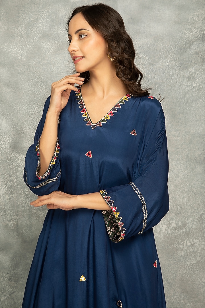 Blue Crepe Mirror Work High-Low Kaftan Set by Tanu Malhotra at Pernia's Pop Up Shop