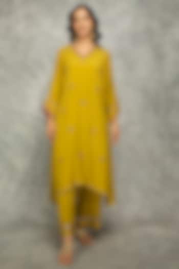Mustard Green Crepe Mirror Work High-Low Kaftan Set by Tanu Malhotra at Pernia's Pop Up Shop