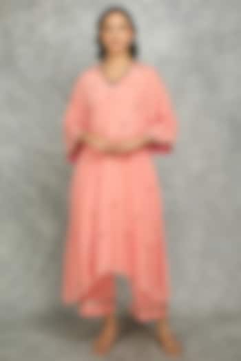 Peach Crepe Mirror Work High-Low Kaftan Set by Tanu Malhotra at Pernia's Pop Up Shop