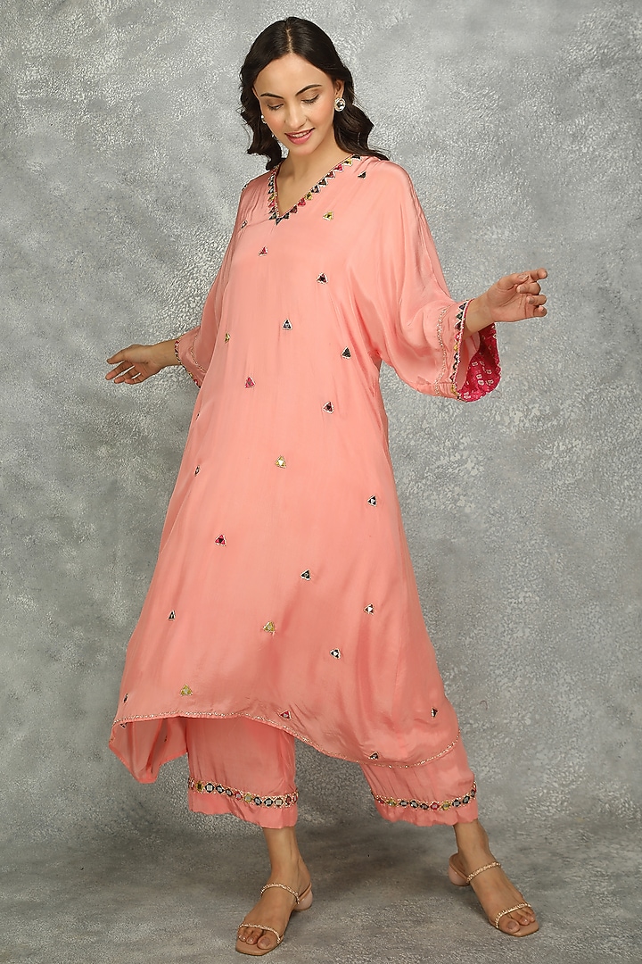 Peach Crepe Mirror Work High-Low Kaftan Set by Tanu Malhotra at Pernia's Pop Up Shop