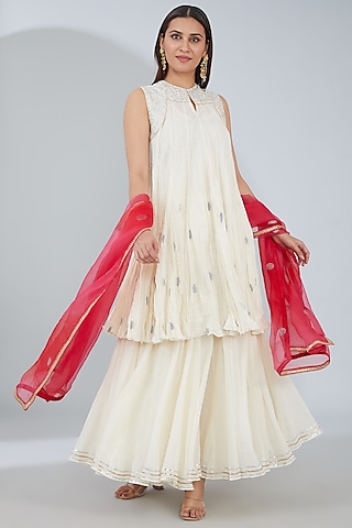 White Organic Cotton Hand Embellished & Khadi Printed Kurta Set by Tanu Malhotra