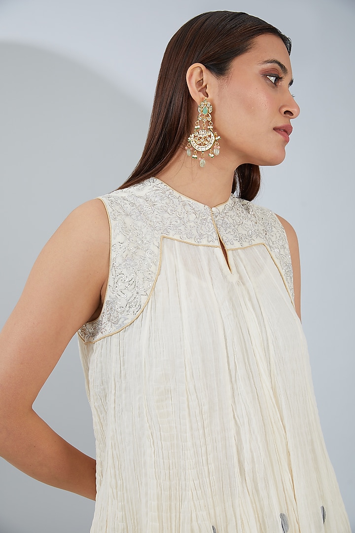 White Organic Cotton Hand Embellished & Khadi Printed Kurta Set by Tanu Malhotra at Pernia's Pop Up Shop