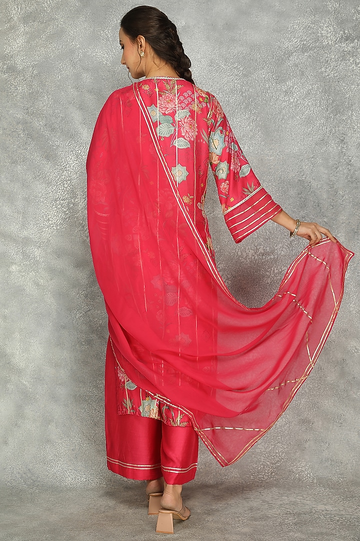 Hot Pink Cotton Silk Floral Digital Printed & Gota Work Kurta Set by Tanu Malhotra at Pernia's Pop Up Shop