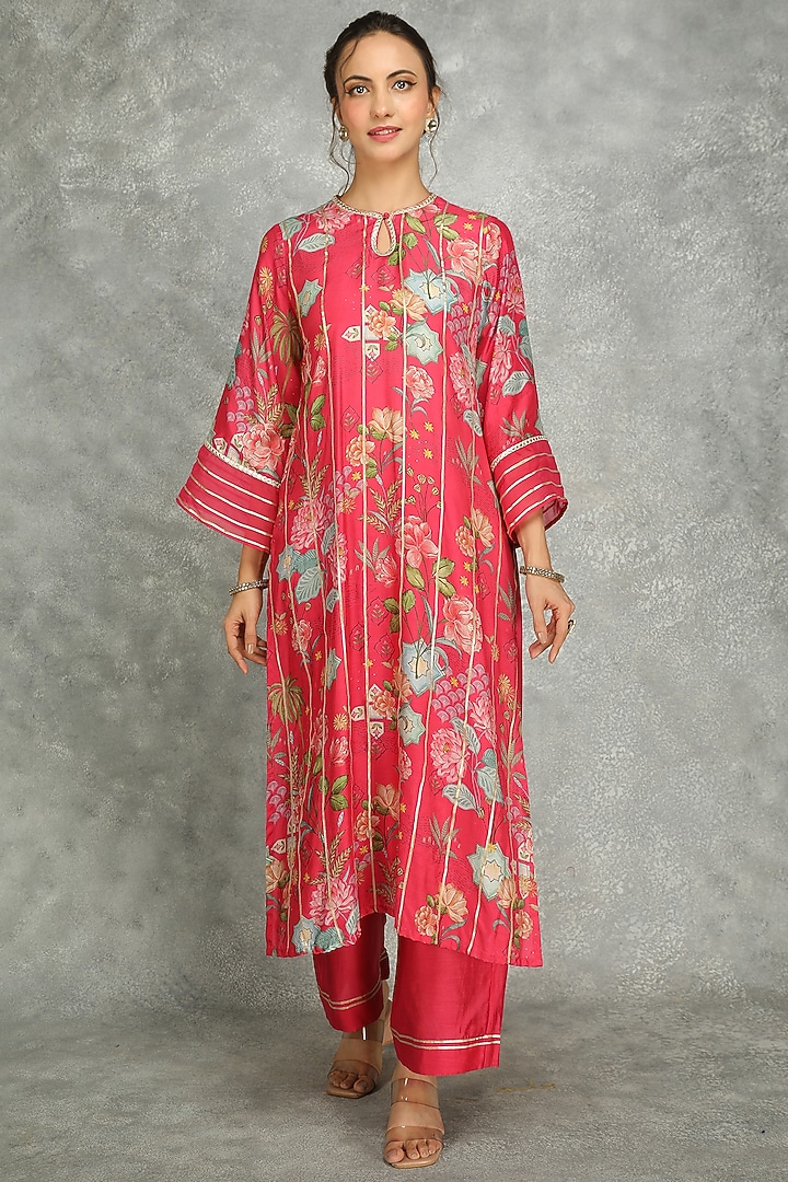 Hot Pink Cotton Silk Floral Digital Printed & Gota Work Kurta Set by Tanu Malhotra at Pernia's Pop Up Shop