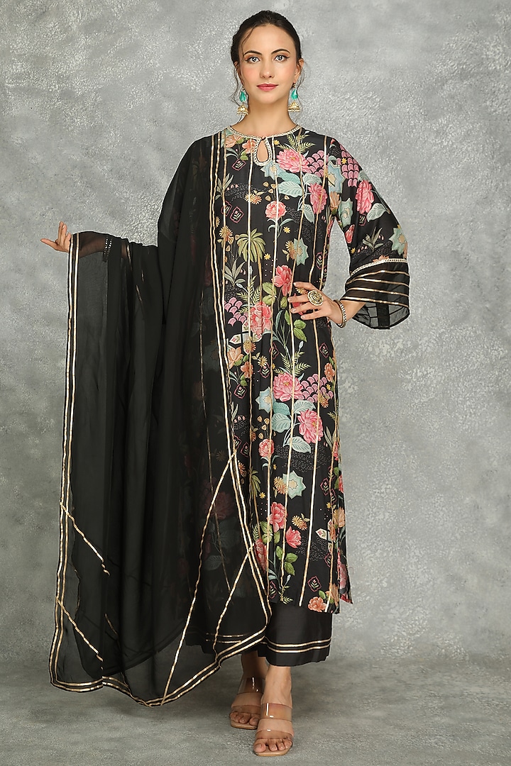 Black Cotton Silk Floral Digital Printed & Gota Work Kurta Set by Tanu Malhotra at Pernia's Pop Up Shop