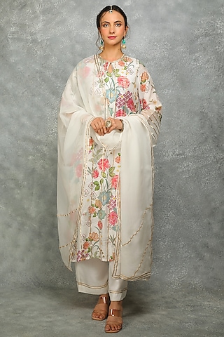 White Cotton Silk Floral Digital Printed & Gota Work Kurta Set by Tanu Malhotra