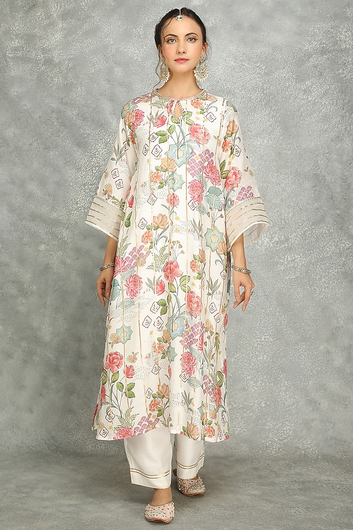 White Cotton Silk Floral Digital Printed & Gota Work Kurta Set by Tanu Malhotra at Pernia's Pop Up Shop