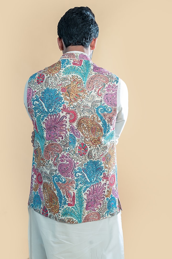 White Printed Bundi Jacket by Taroob Men at Pernia's Pop Up Shop