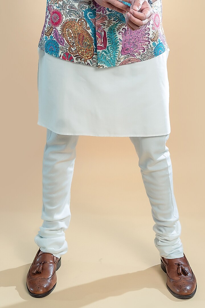 White Printed Bundi Jacket by Taroob Men at Pernia's Pop Up Shop