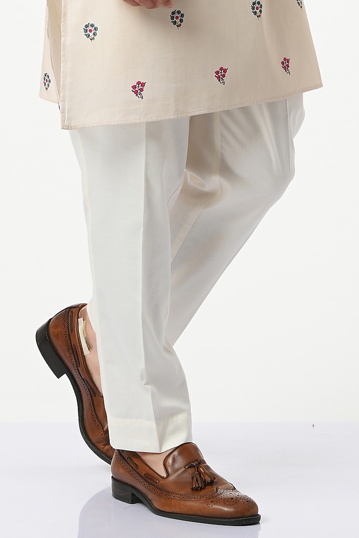 Muted Pink Silk & Cotton Chikankari Kurta Set by Taroob Men at Pernia's Pop Up Shop