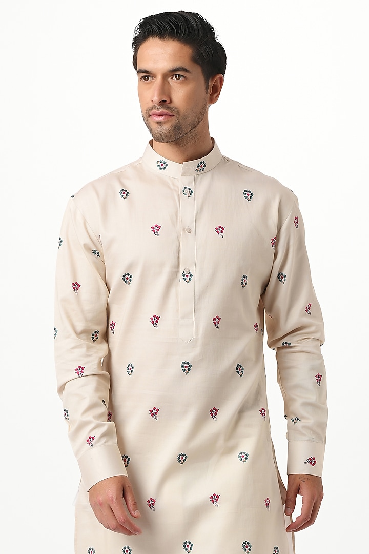 Muted Pink Silk & Cotton Chikankari Kurta Set by Taroob Men at Pernia's Pop Up Shop