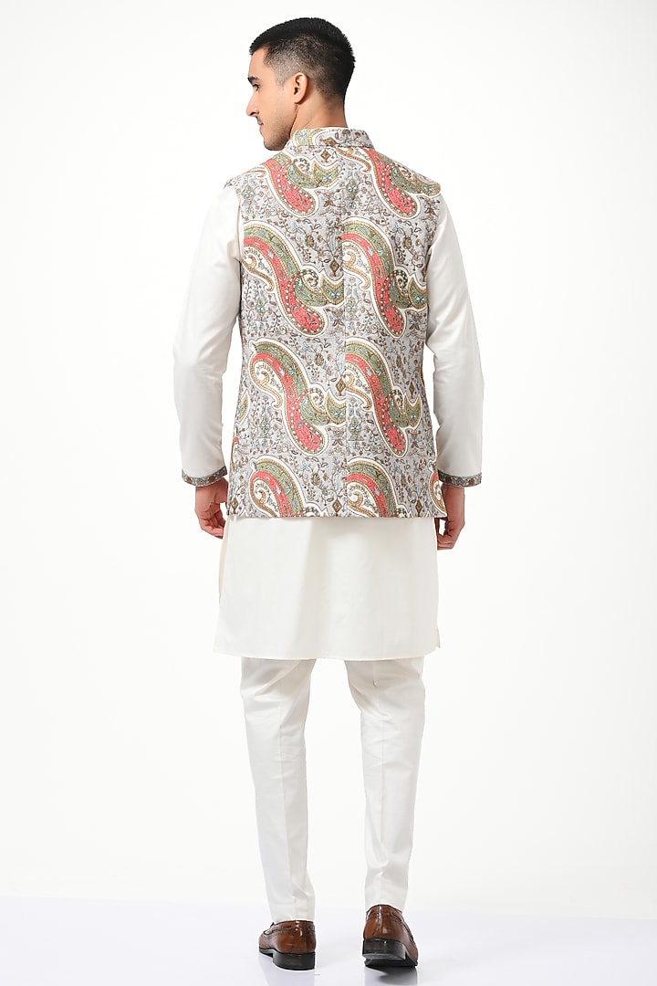 White Silk & Wool Embroidered Open Bundi Jacket Set by Taroob Men at Pernia's Pop Up Shop