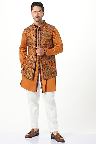 Mustard Silk & Wool Embroidered Open Bundi Jacket Set by Taroob Men