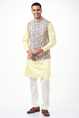 White Silk Embroidered Bundi Jacket Set by Taroob Men