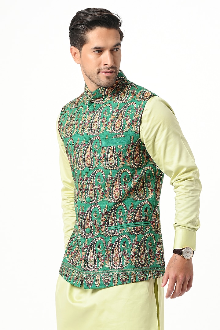 Green Silk Embroidered Bundi Jacket Set by Taroob Men at Pernia's Pop Up Shop