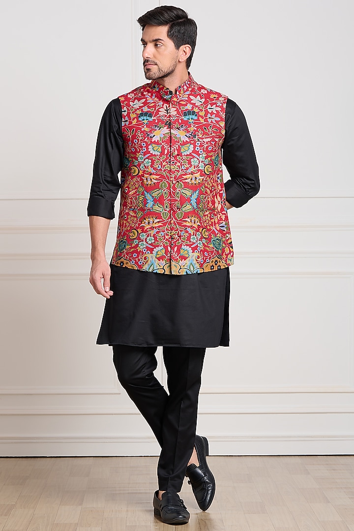 Red Wool Embroidered Bundi Jacket by Taroob Men