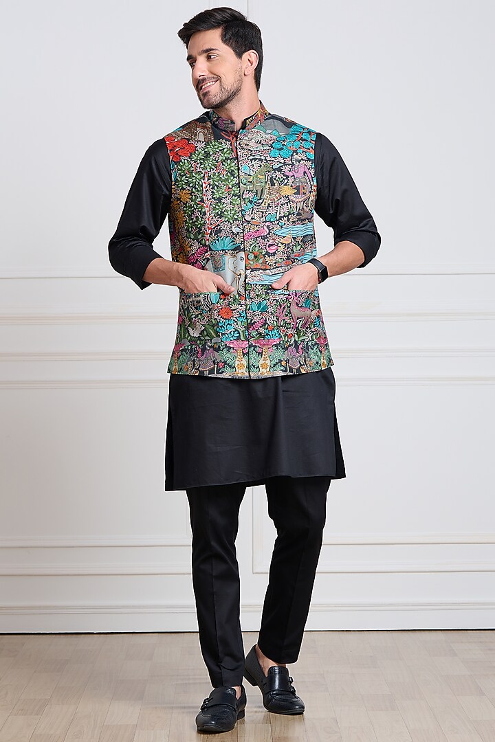 Black Kalamkari Embroidered Bundi Jacket by Taroob Men at Pernia's Pop Up Shop