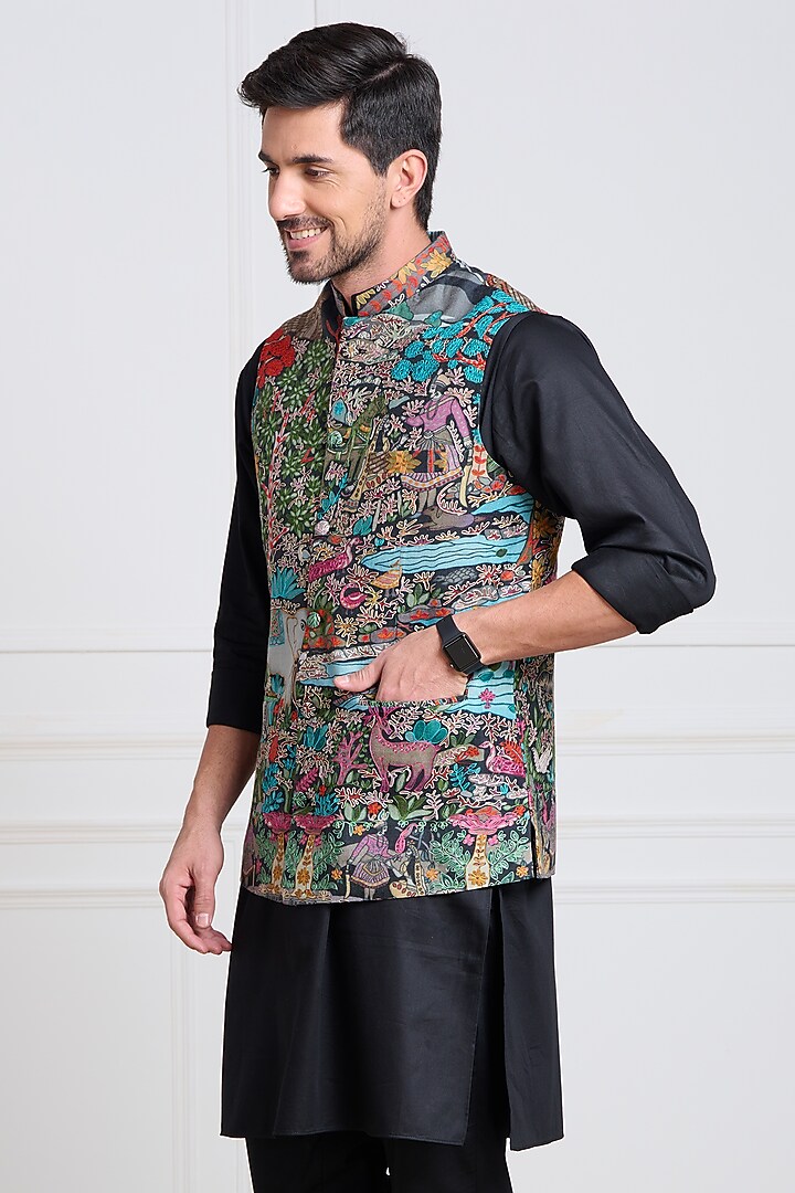 Black Kalamkari Embroidered Bundi Jacket by Taroob Men at Pernia's Pop Up Shop