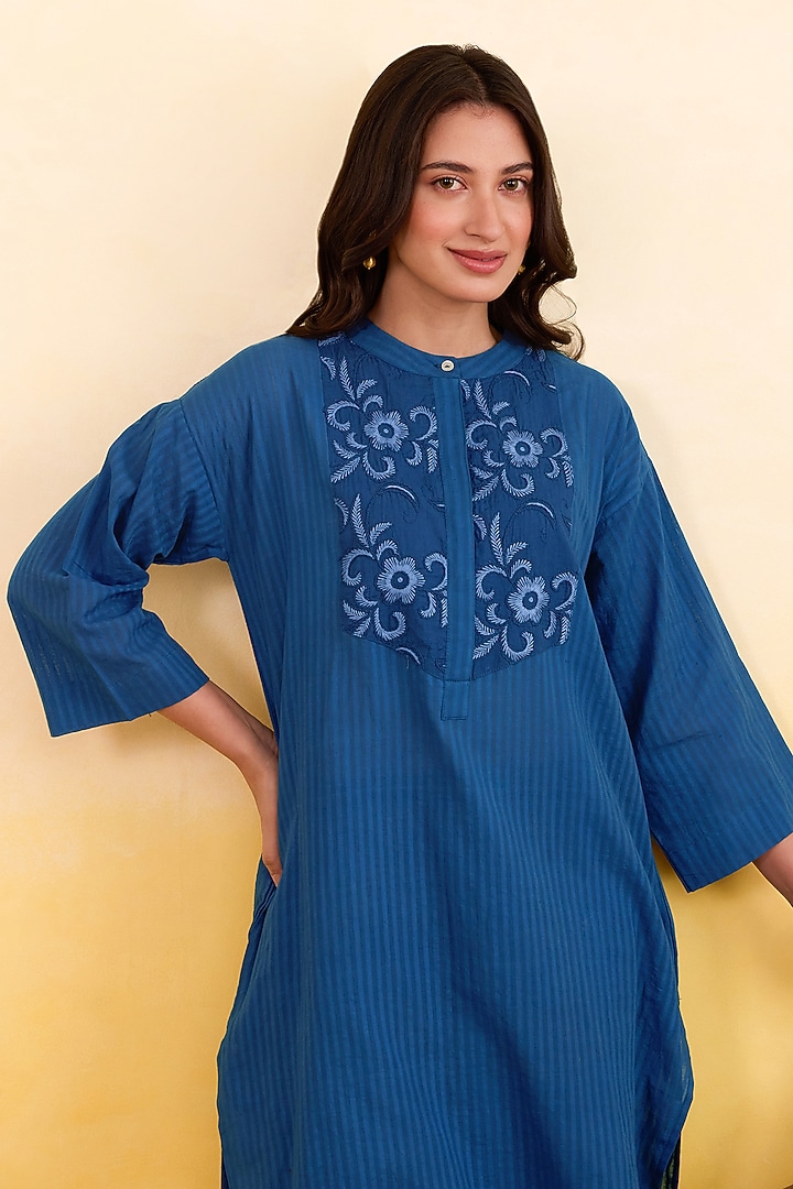 Berry Blue Textured Cotton Tonal Floral Embroidered Kurta Set by TARO at Pernia's Pop Up Shop