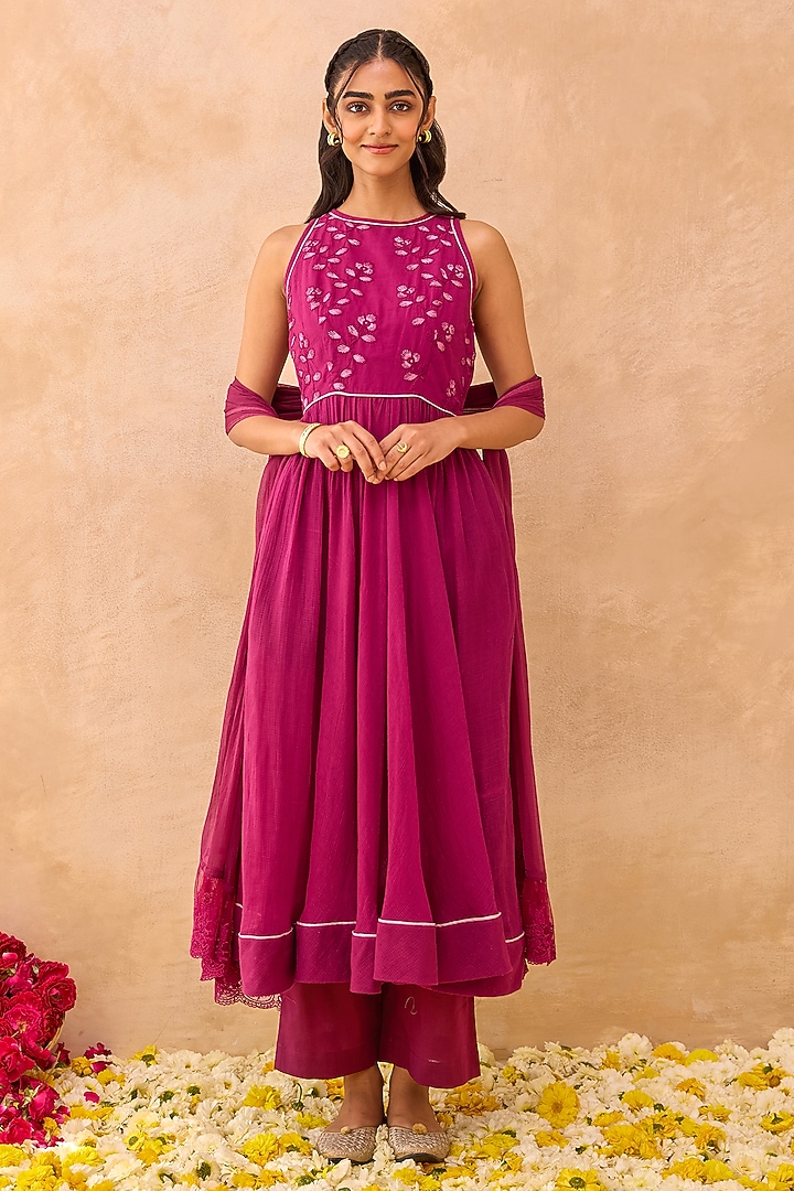 Berry-Colored Self-Textured Cotton Floral Embroidered Kurta Set by TARO at Pernia's Pop Up Shop