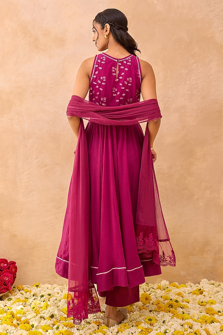 Berry-Colored Self-Textured Cotton Floral Embroidered Kurta Set by TARO at Pernia's Pop Up Shop