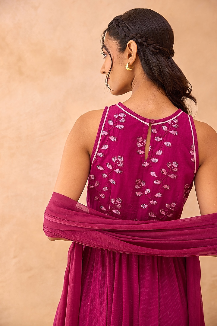 Berry-Colored Self-Textured Cotton Floral Embroidered Kurta Set by TARO at Pernia's Pop Up Shop