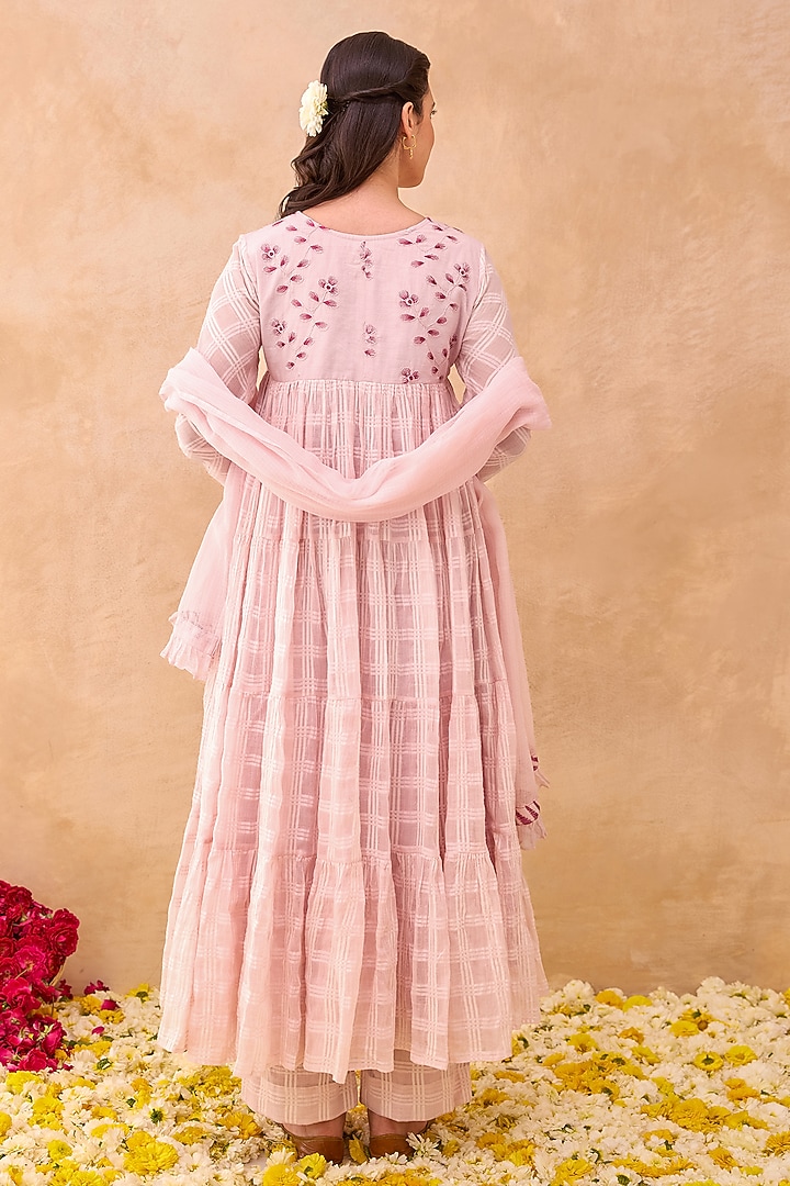 Soft Pink Self-Textured Cotton Floral Embroidered Kurta Set by TARO at Pernia's Pop Up Shop