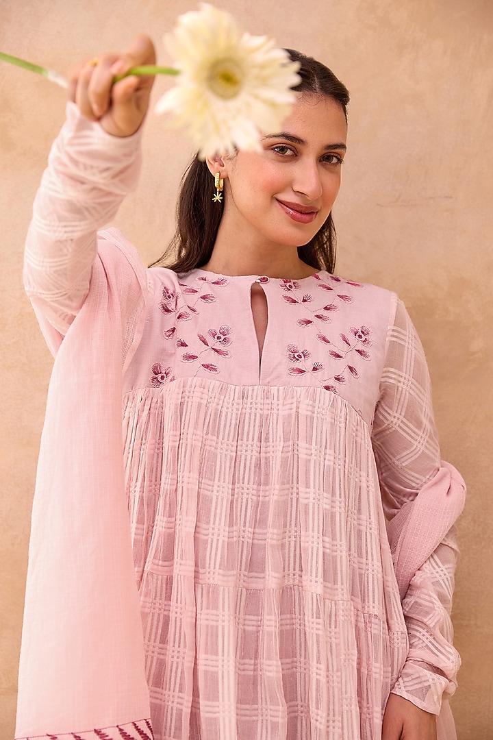 Soft Pink Self-Textured Cotton Floral Embroidered Kurta Set by TARO at Pernia's Pop Up Shop