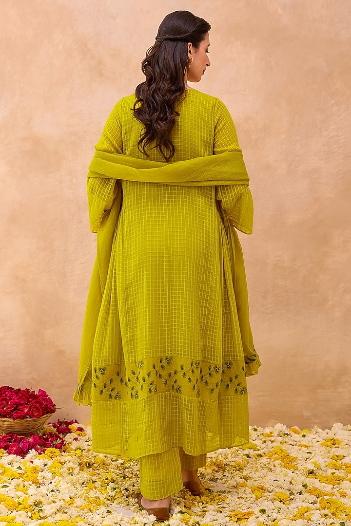 Yellow Self-Textured Cotton Floral Embroidered Kurta Set by TARO at Pernia's Pop Up Shop