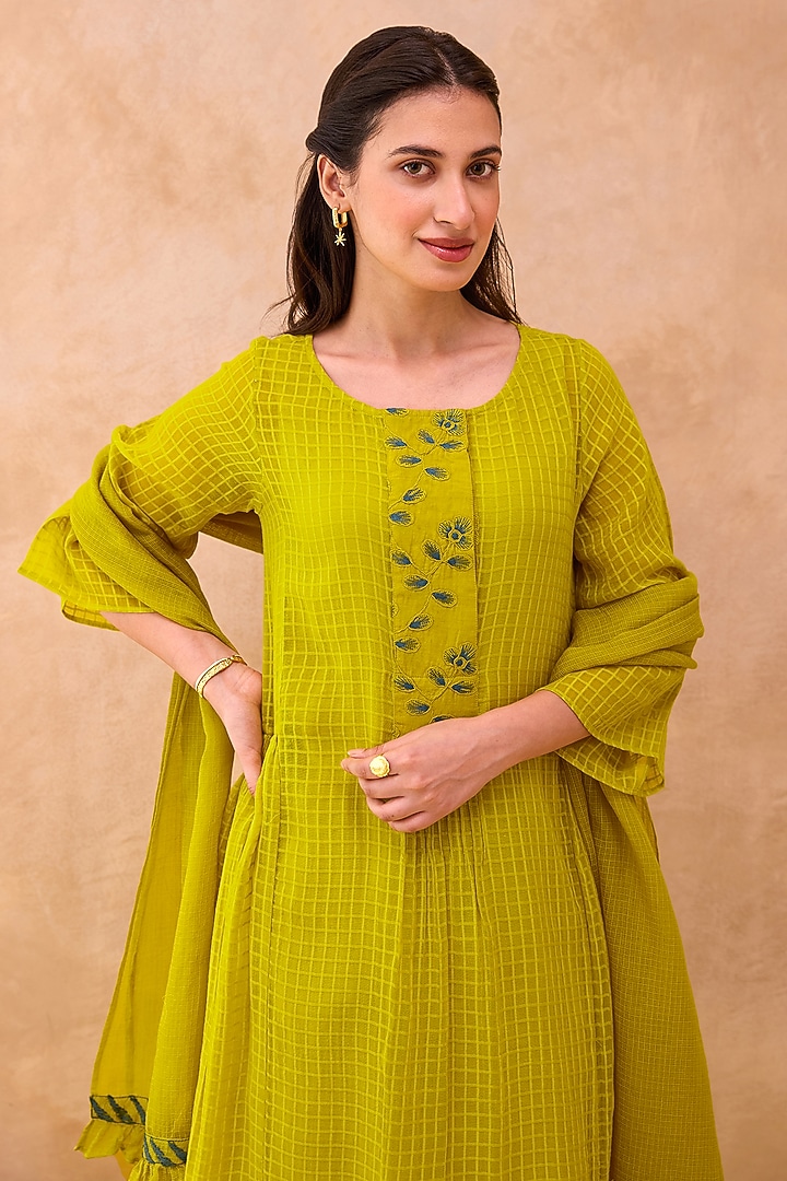 Yellow Self-Textured Cotton Floral Embroidered Kurta Set by TARO at Pernia's Pop Up Shop