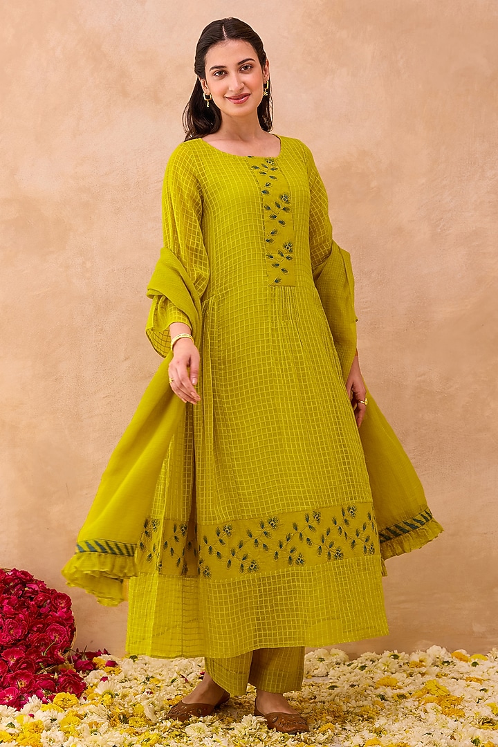 Yellow Self-Textured Cotton Floral Embroidered Kurta Set by TARO at Pernia's Pop Up Shop