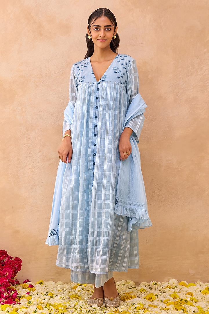 Mist Blue Self-Textured Cotton Floral Embroidered Kurta Set by TARO at Pernia's Pop Up Shop