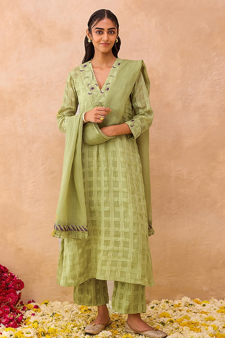 Sage Green Self-Textured Cotton Floral Embroidered Kurta Set by TARO at Pernia's Pop Up Shop