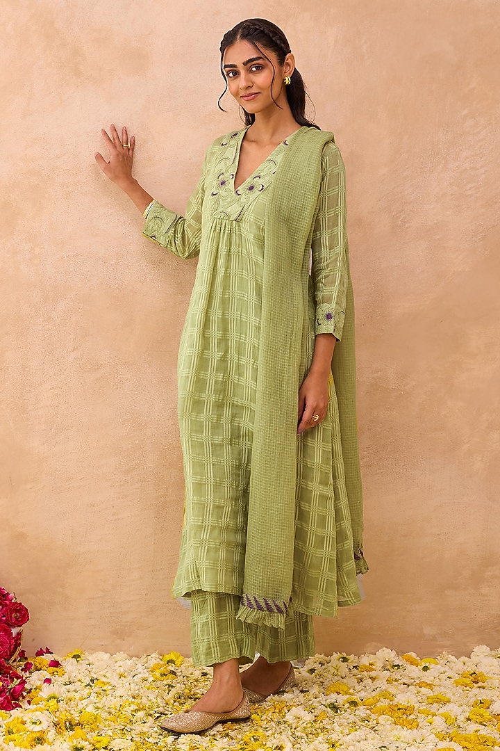 Sage Green Self-Textured Cotton Floral Embroidered Kurta Set by TARO at Pernia's Pop Up Shop