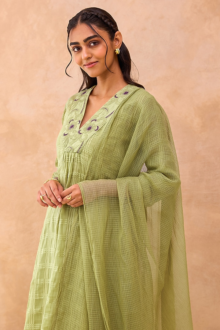 Sage Green Self-Textured Cotton Floral Embroidered Kurta Set by TARO at Pernia's Pop Up Shop