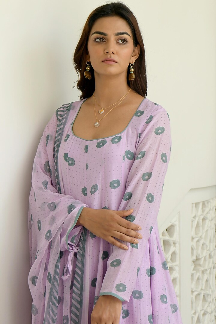 Lavender Hand Block Printed Kurta Set by TARO at Pernia's Pop Up Shop