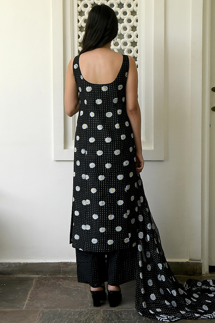 Black & White Hand Block Printed Kurta Set by TARO at Pernia's Pop Up Shop