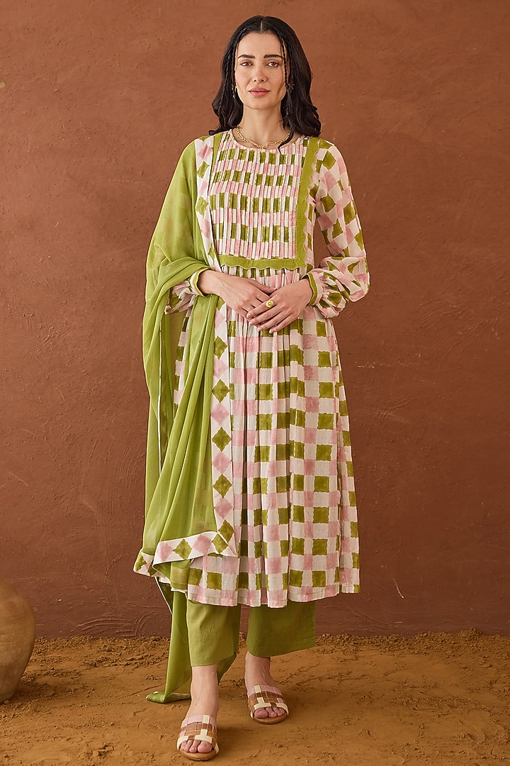 Lime Green Cotton Mulmul Hand Block Printed Kurta Set by TARO at Pernia's Pop Up Shop