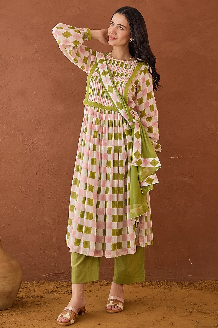 Lime Green Cotton Mulmul Hand Block Printed Kurta Set by TARO at Pernia's Pop Up Shop